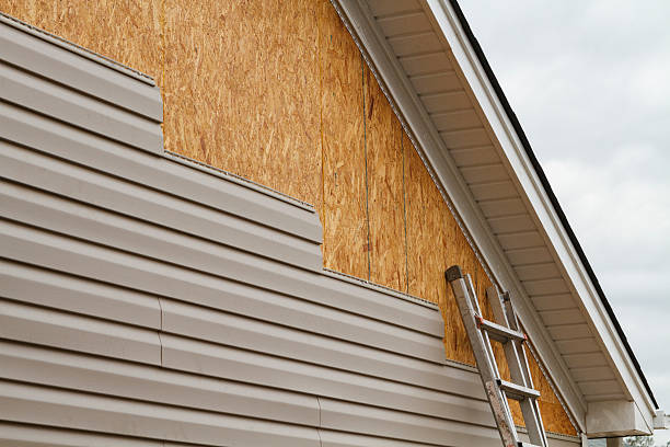 Professional Siding Installation technician working in Mansfield, OH